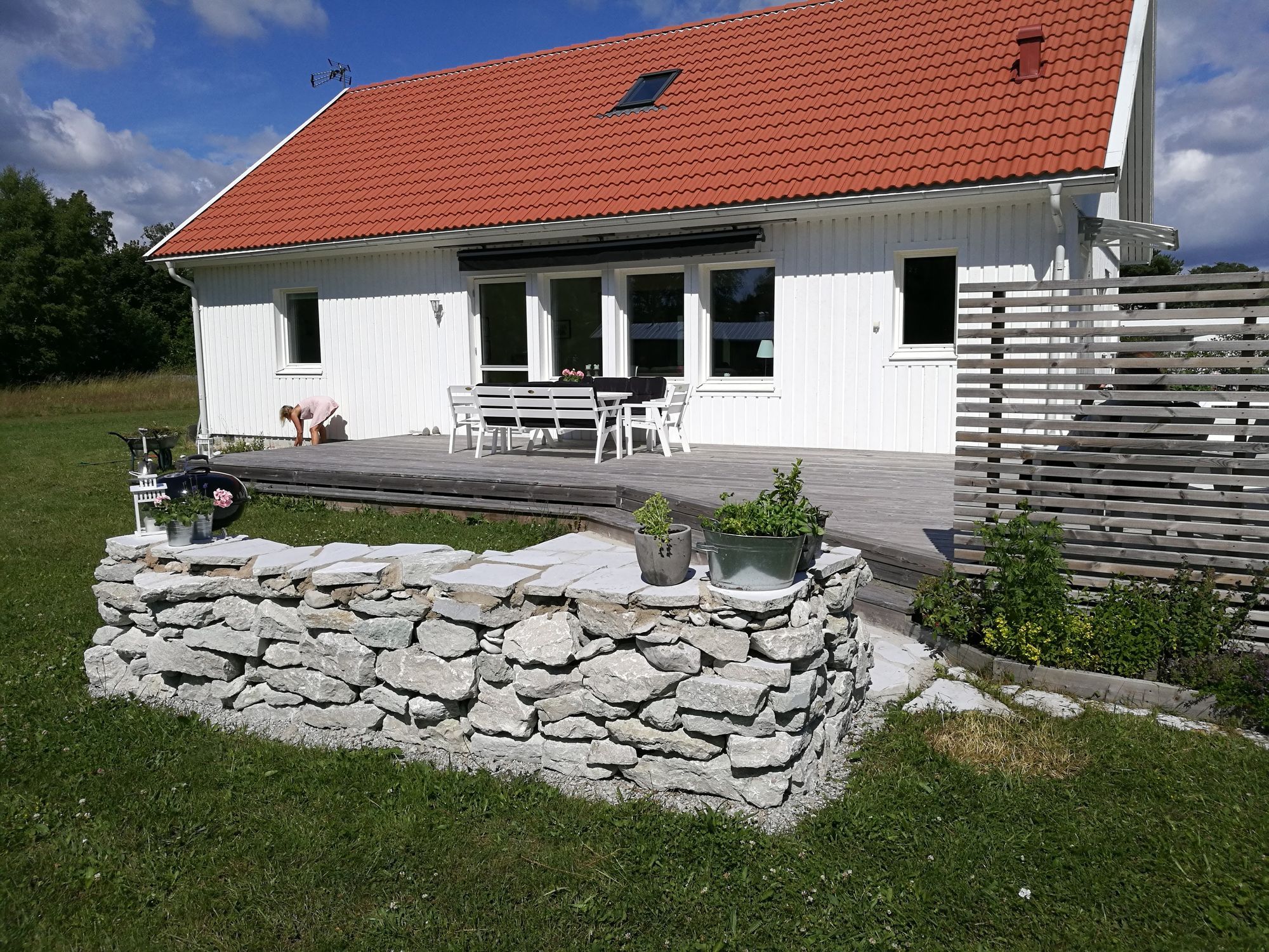 Stor och modern familjevilla i hjärtat av byn.