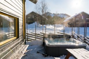 12bäddars stuga i kläppen med jacuzzi