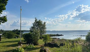 40-tals stuga med sjötomt vid Vänern