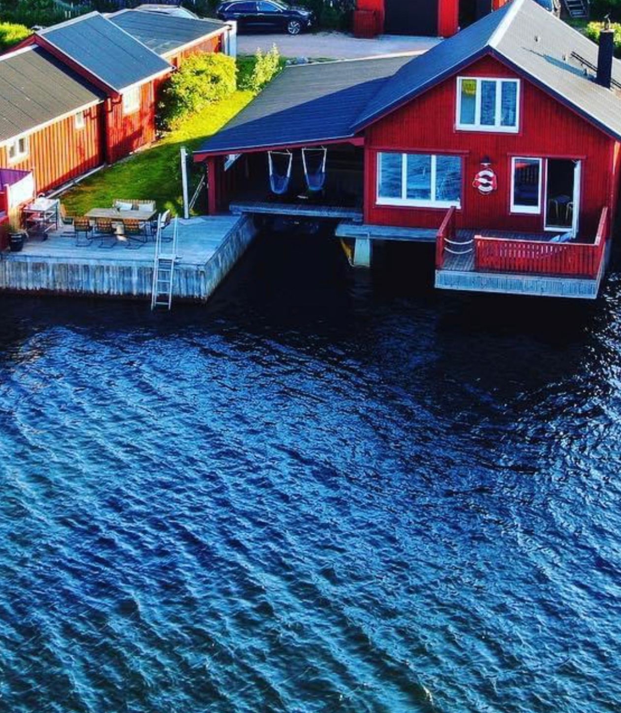 Unikt havsnära boende i Skatan med privata bryggor