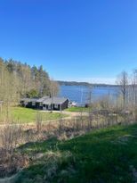 Underbart läge vid egen sandstrand