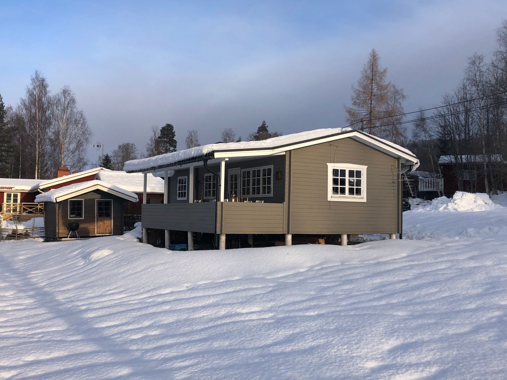 Trivsam stuga nära skog, sjö och stränder – bild 11 av 11