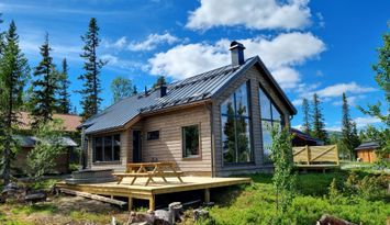 Nybyggd fjällstuga med relax, badtunna, 13 bäddar