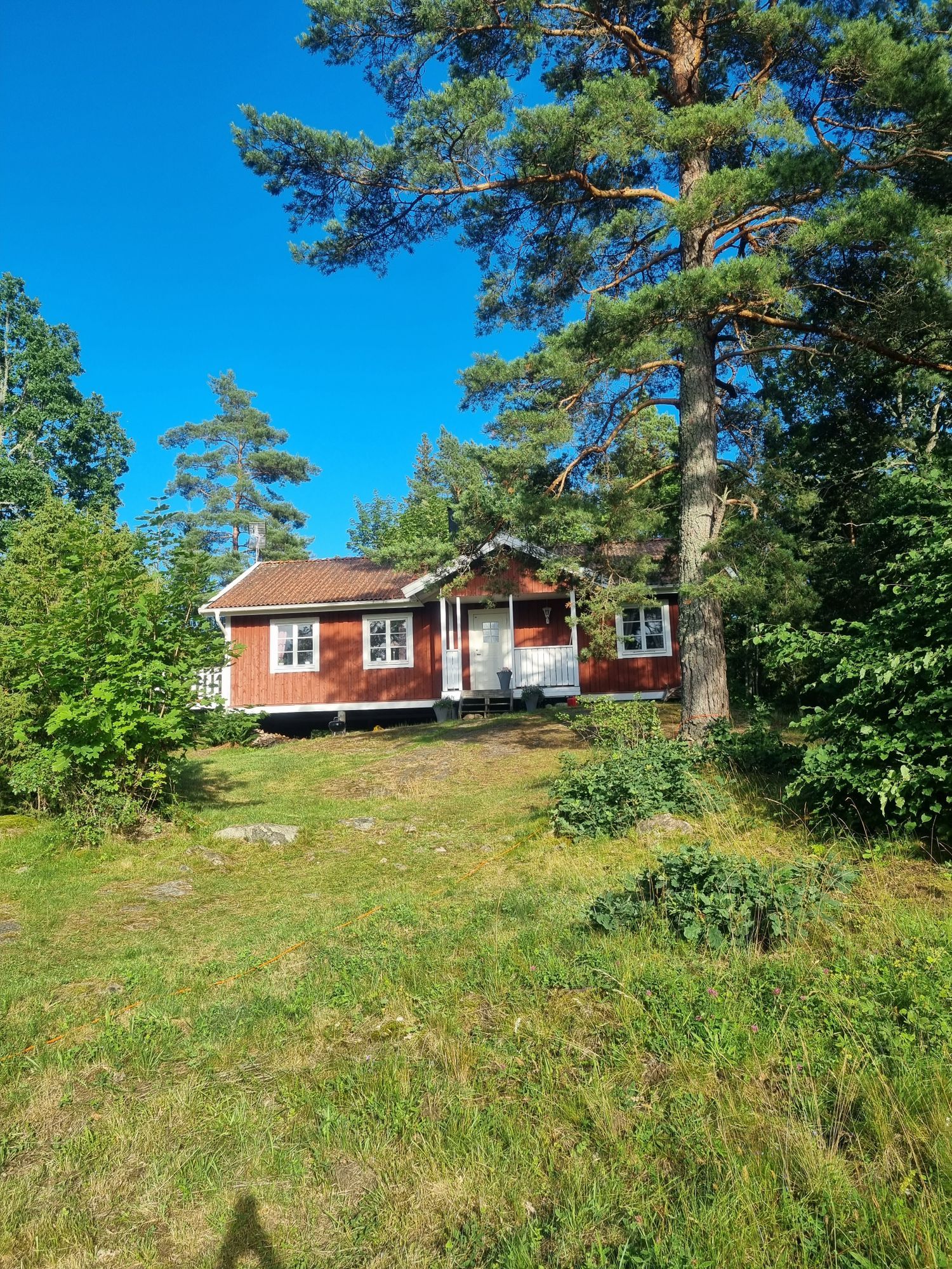 Hus med havsutsikt och egen brygga – bild 2 av 13