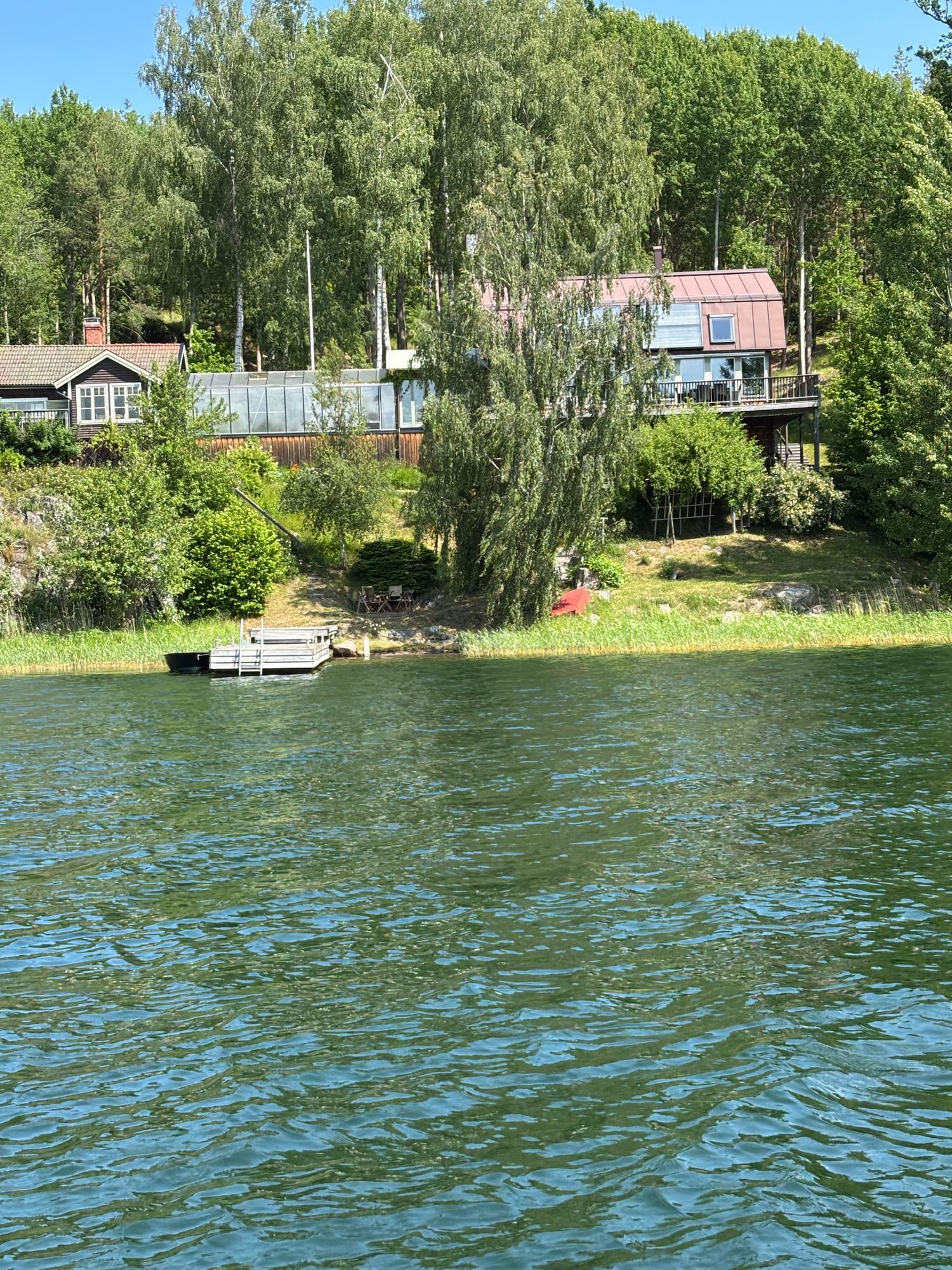 Två hus med egen brygga och havsutsikt i S:t Anna – bild 7 av 23