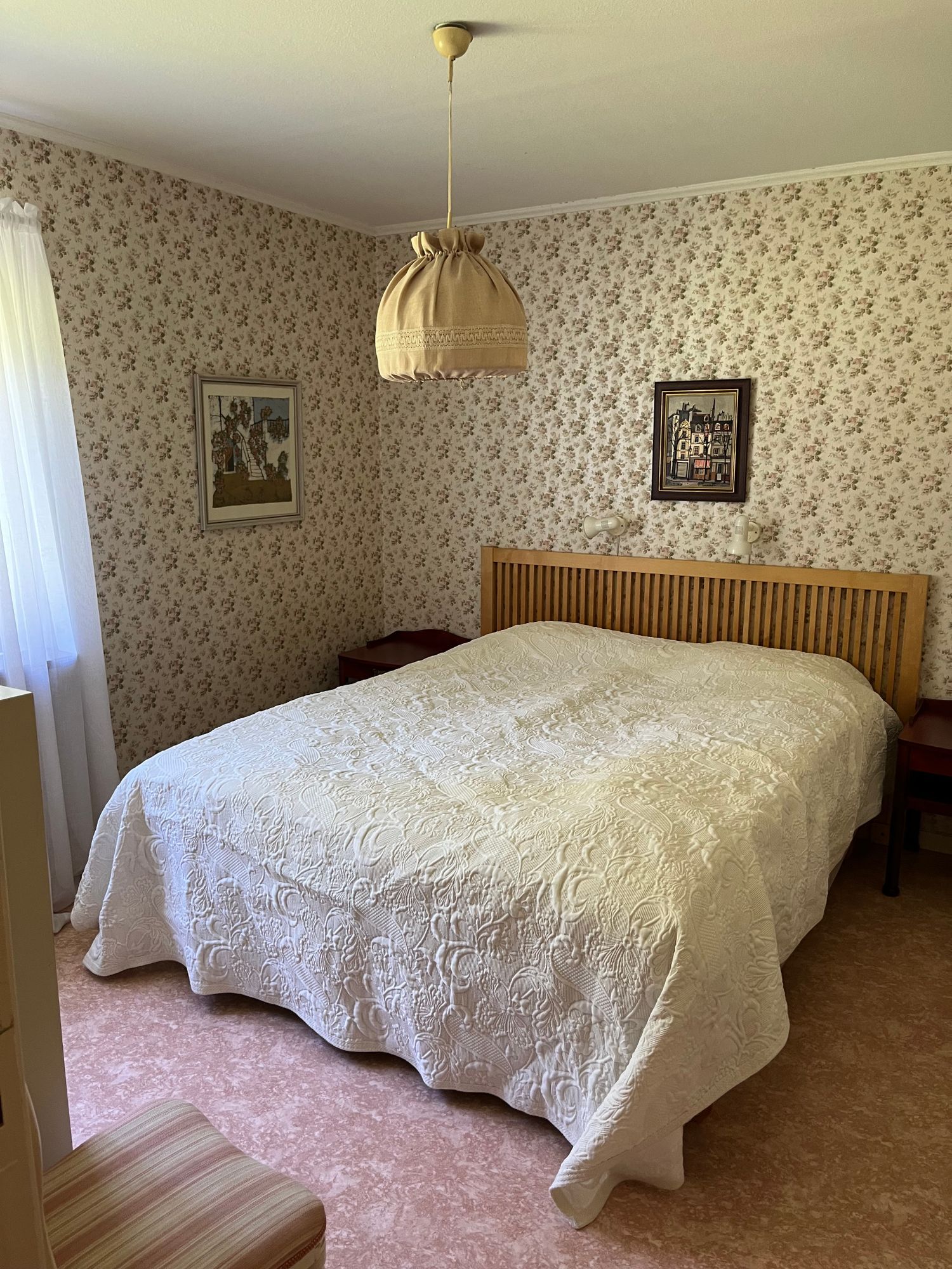 Sjötomt med brygga och båt – bild 8 av 24