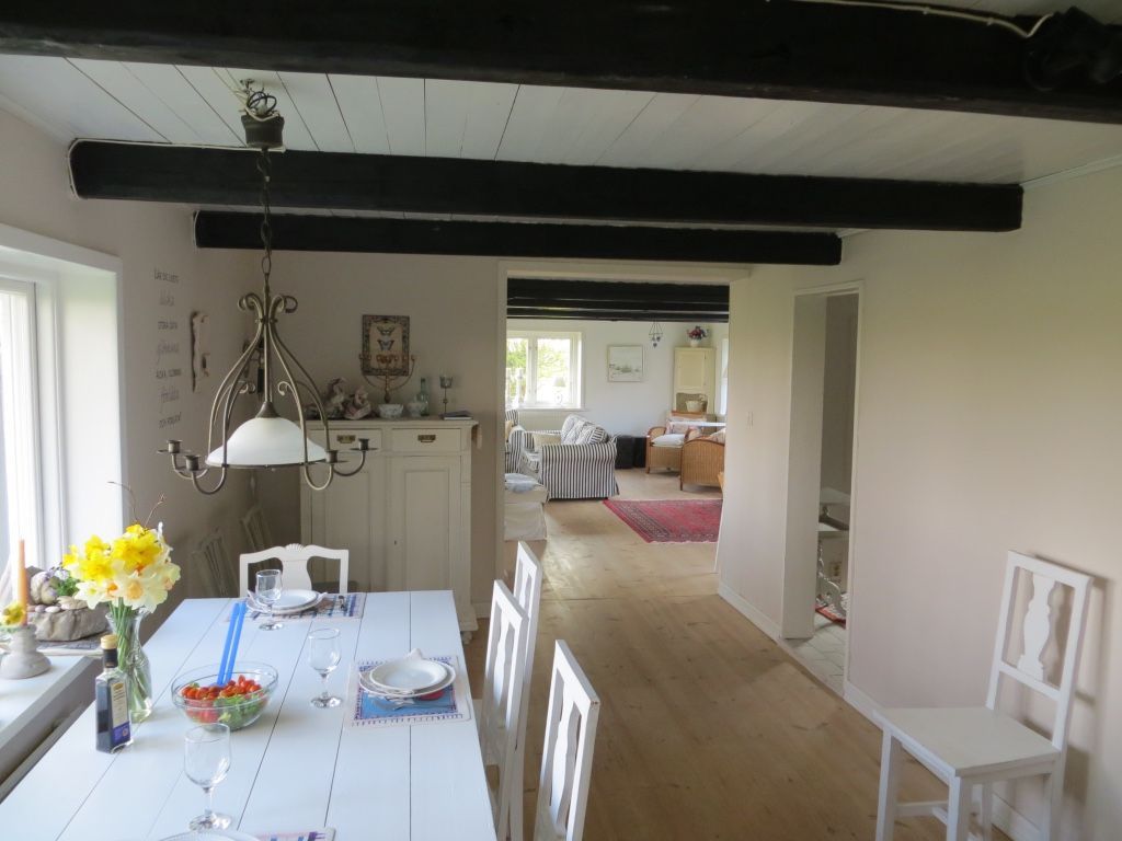 Fyrlängad gård mitt på Österlen – bild 9 av 16