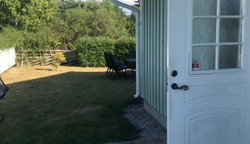 Fin lägenhet med egen trädgård nära Kneippbyn