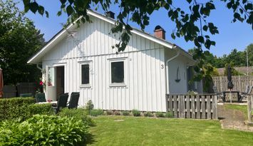 Strandnära vinterbonad stuga i Långasand