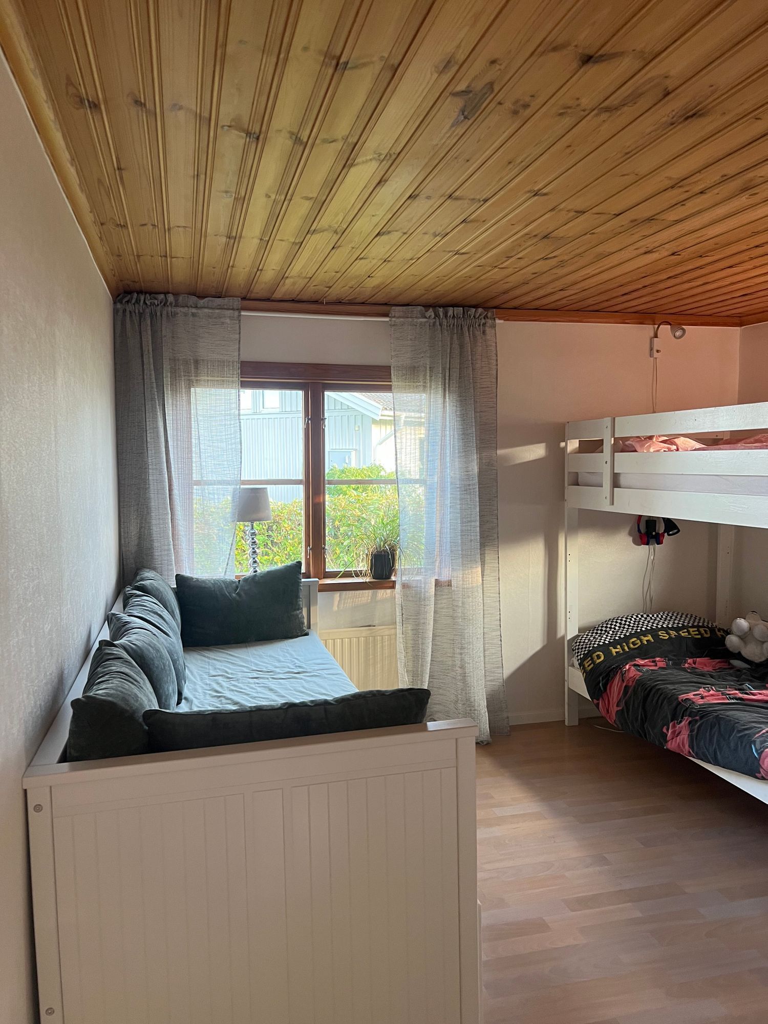 Stuga på sjötomt uthyres – bild 9 av 21