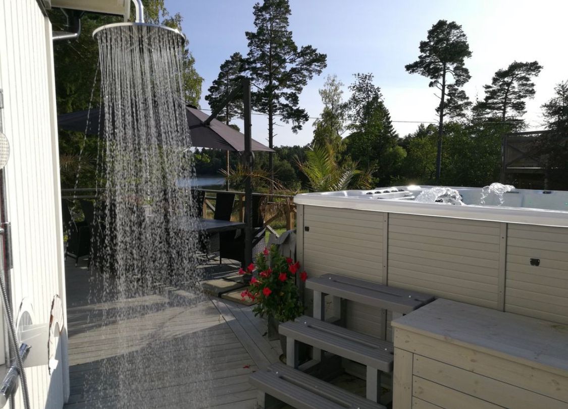 Skärgårdsvilla med stor terass, pool och jacuzzi! – bild 3 av 24