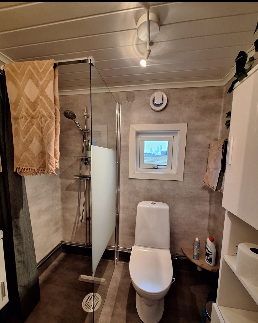 Gäststuga vid dammen – bild 4 av 5