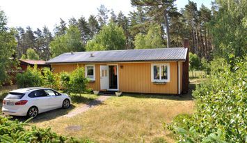 Stuga nära hav och skog