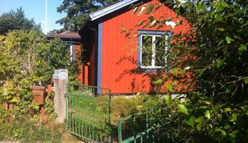 Charmigt renoverat torp vid havet på Älgö