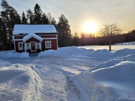 Naturnära hus med stor tomt