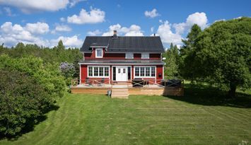 Lantligt hus nära Skellefteå – natur, lugn