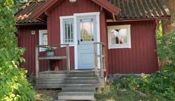 Nyrenoverad stuga på Gäddeholm, Västerås.