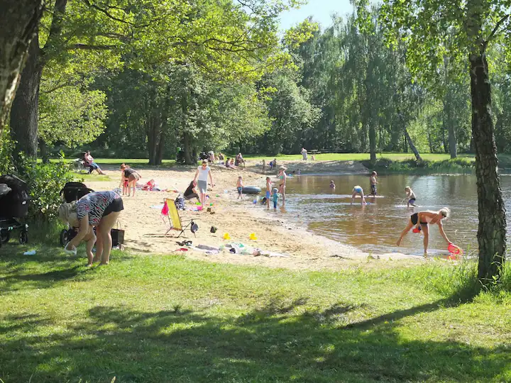 Mysig stuga vid Broby - nära sjö & utsikt över äng – bild 23 av 24