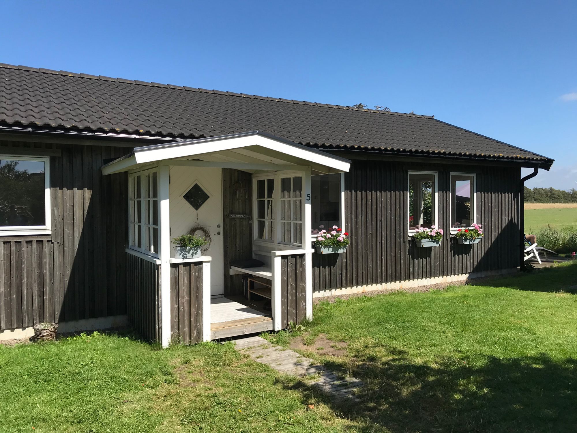Mysig stuga i Laxvik 300 m fr barnvänlig strand