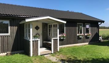 Mysig stuga i Laxvik 300 m fr barnvänlig strand