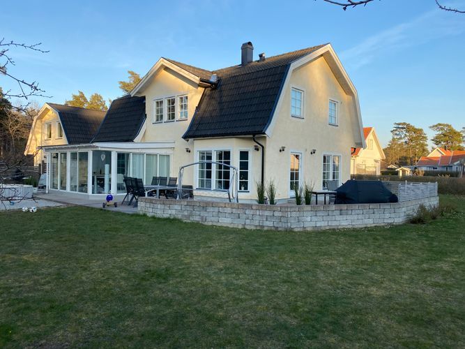 Hyra stuga i Visby, Gotland. Rymligt hus i trevligt område i Visby.