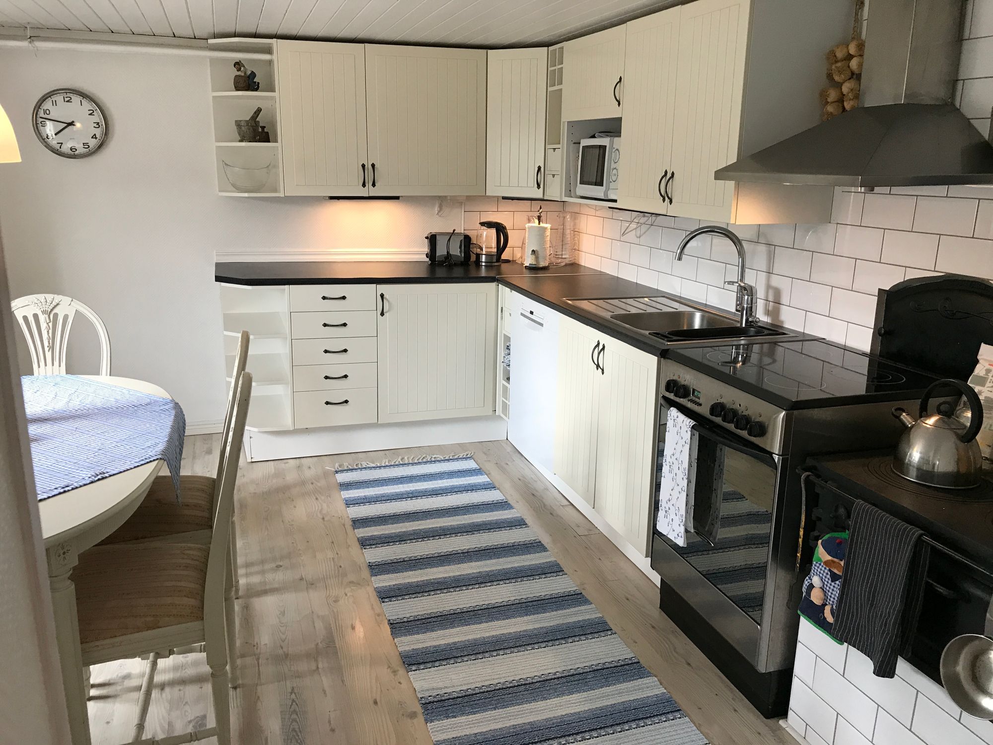 Sommarboende i lägenhet i villa nära fin badplats – bild 12 av 19