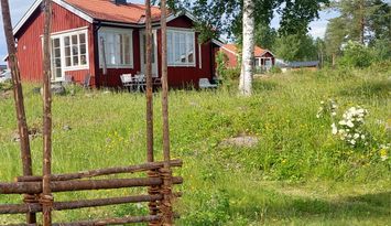 Stuga med fri sjöutsikt i Bäcka, Orsa.