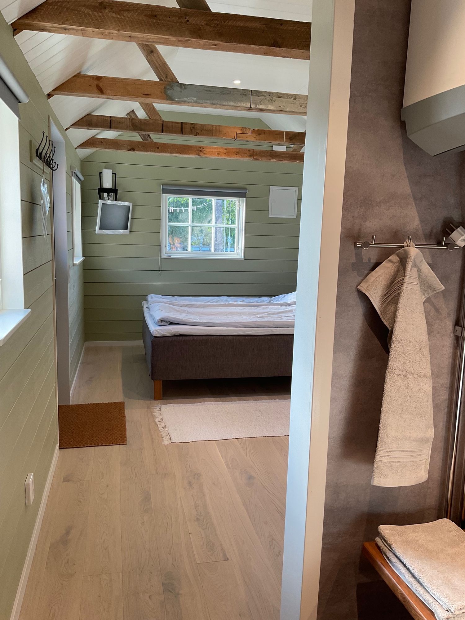 Stuga vid golfbana och badplats, Trummenäs. – bild 17 av 17