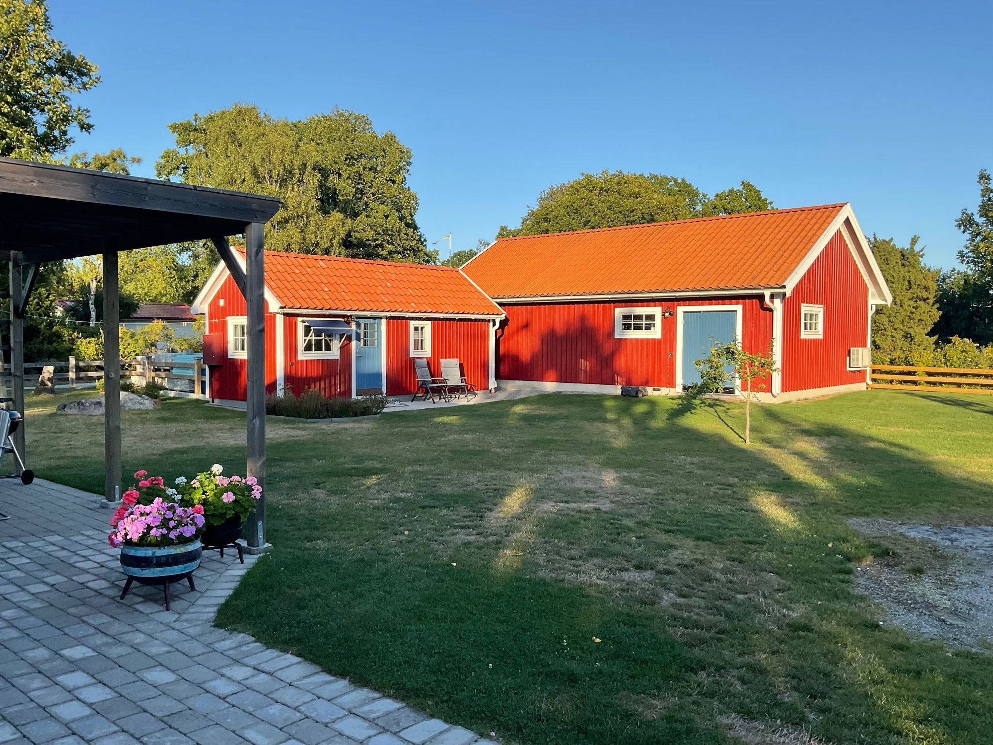 Stuga vid golfbana och badplats, Trummenäs. – bild 13 av 17