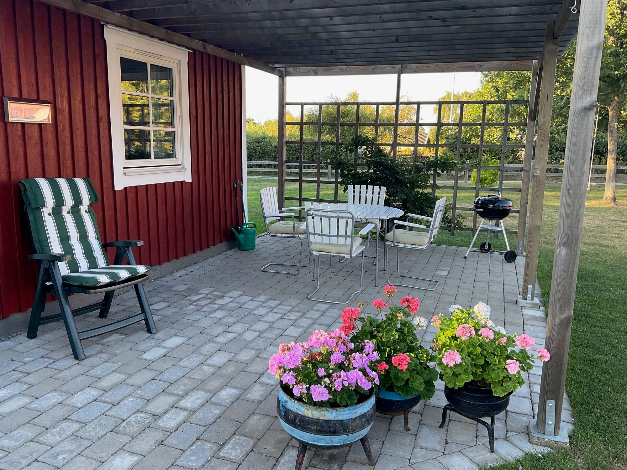 Stuga vid golfbana och badplats, Trummenäs. – bild 10 av 17