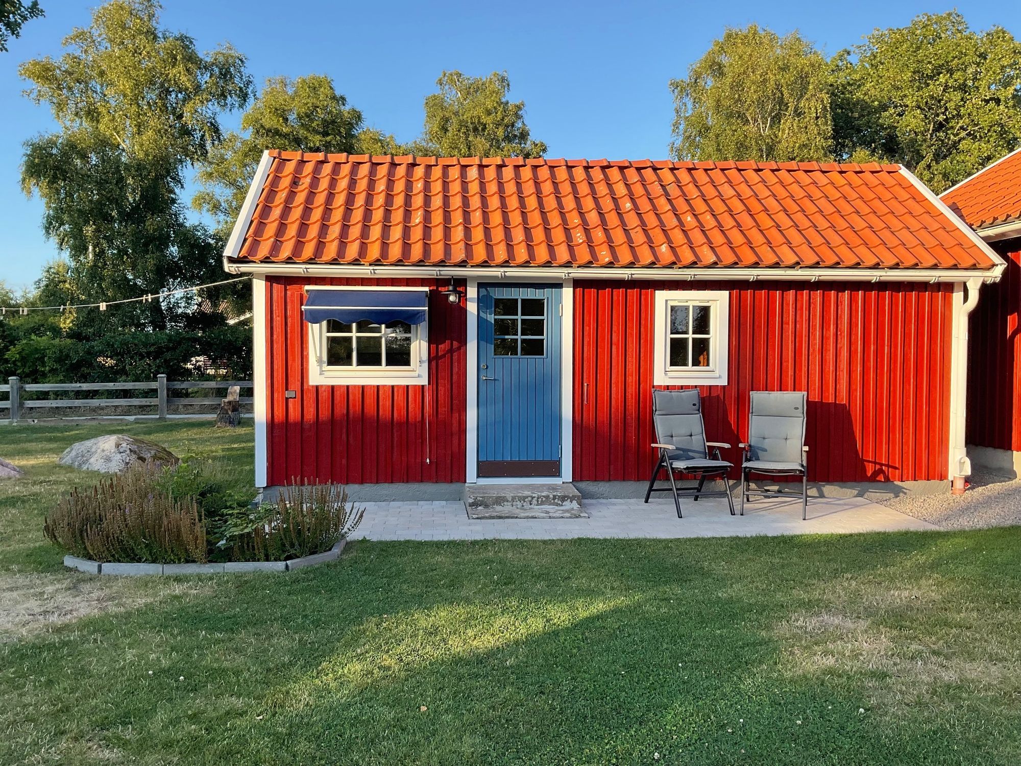 Stuga vid golfbana och badplats, Trummenäs. – bild 12 av 17
