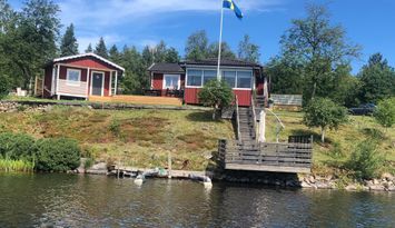 Stuga med sjötomt mitt i Småland