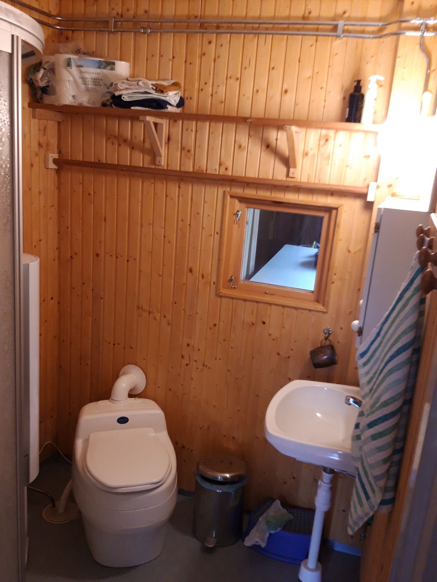 Enkelt boende i vår "Drängstuga" på Svedens gård – bild 8 av 17