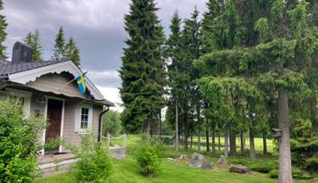 Året runt stuga med bastu och sjöutsikt