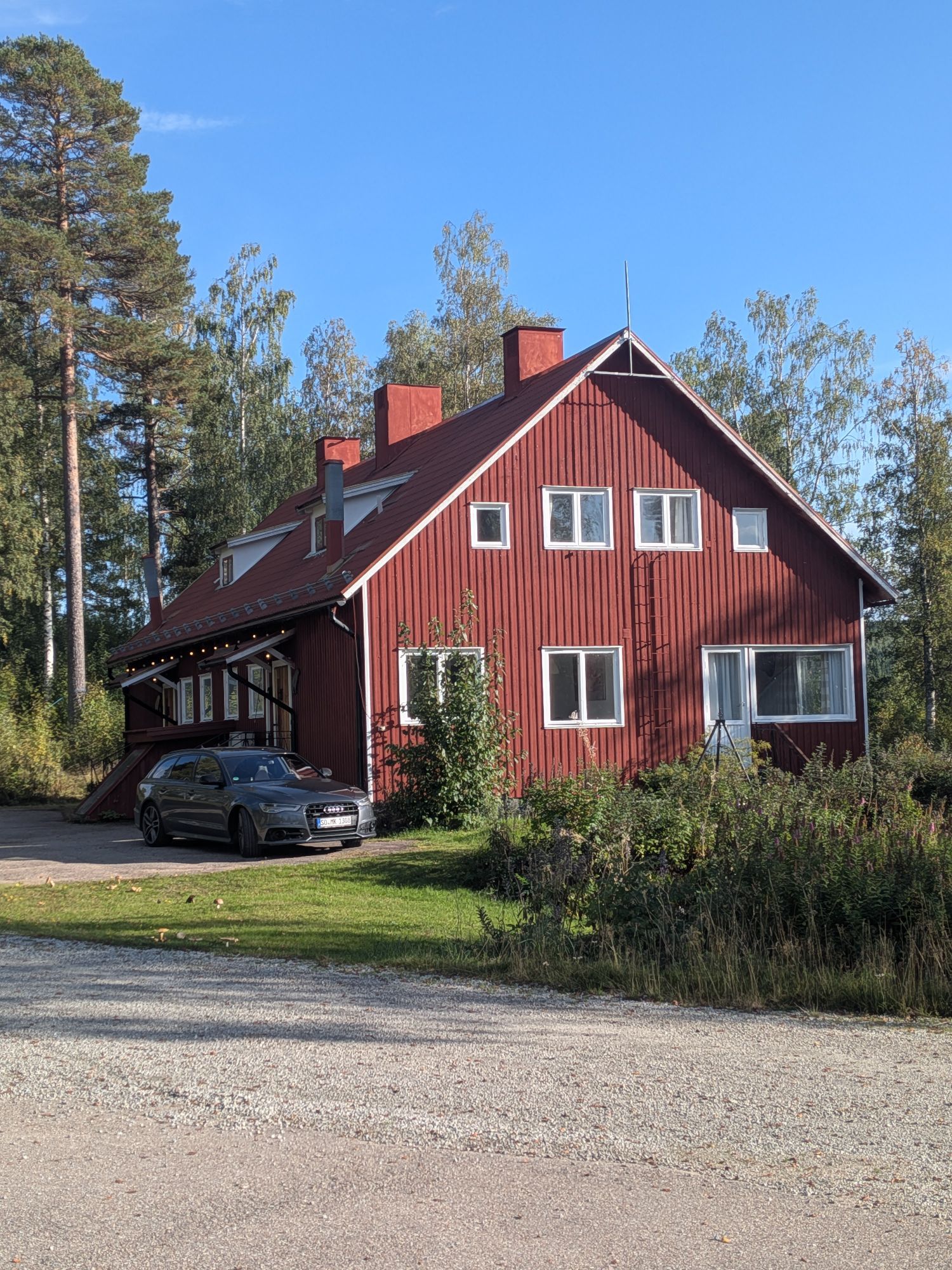Rymliga hus med älvutsikt – bild 17 av 24