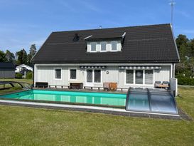 Fin villa med pool belägen i Storebro | SE05079