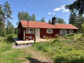 House in quiet area, lake view & boat, 5 beds