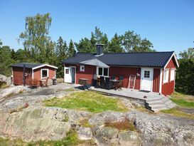 2+2(+3) beds, high location, and close to Bullandö