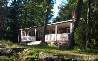 Scoutstuga vackert belägen vid sjön Solgen