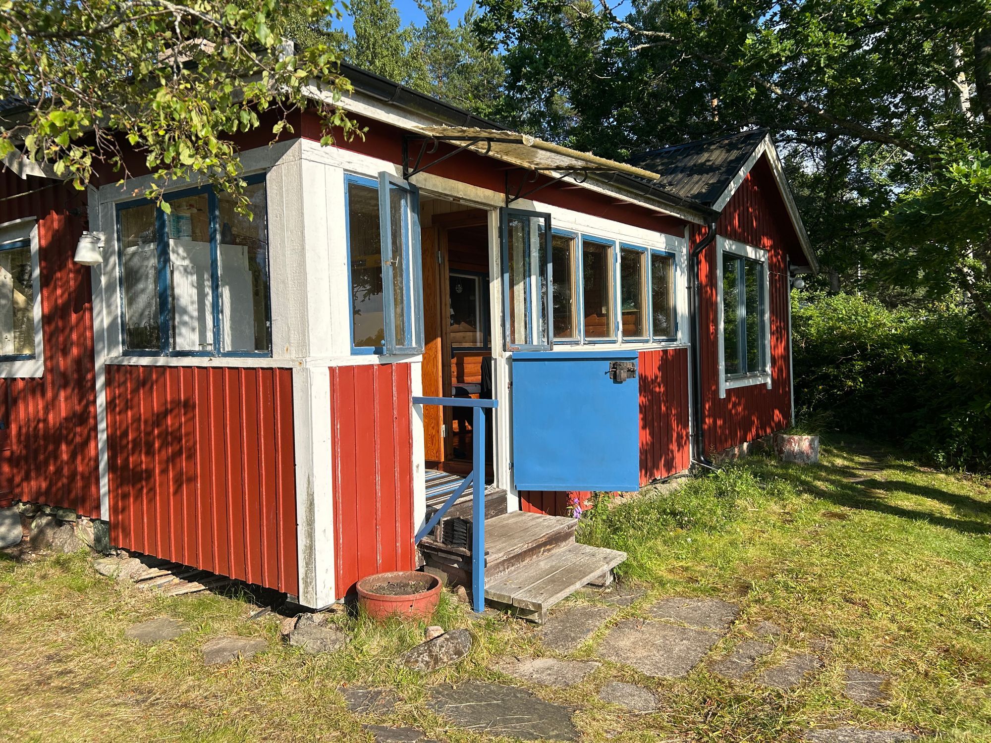 40-tals stuga med sjötomt vid Vänern – bild 5 av 24
