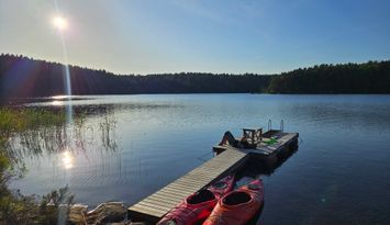 Charmig stuga vid badsjö