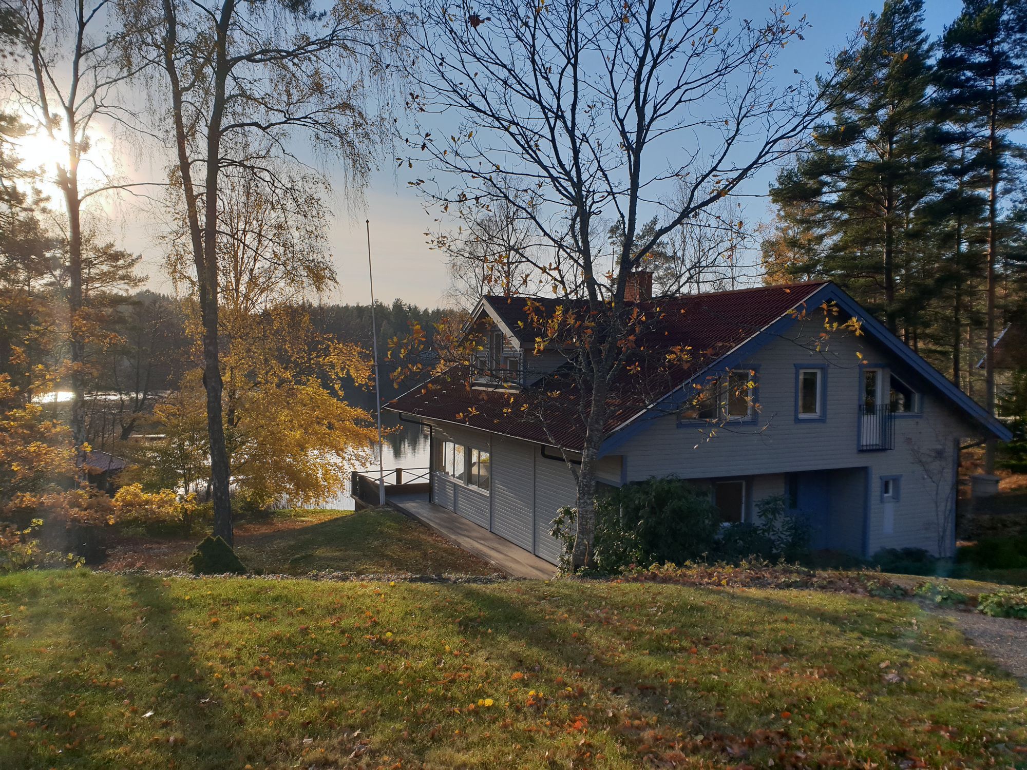 Mysig stor Villa med egen brygga vid sjö och natur – bild 19 av 24