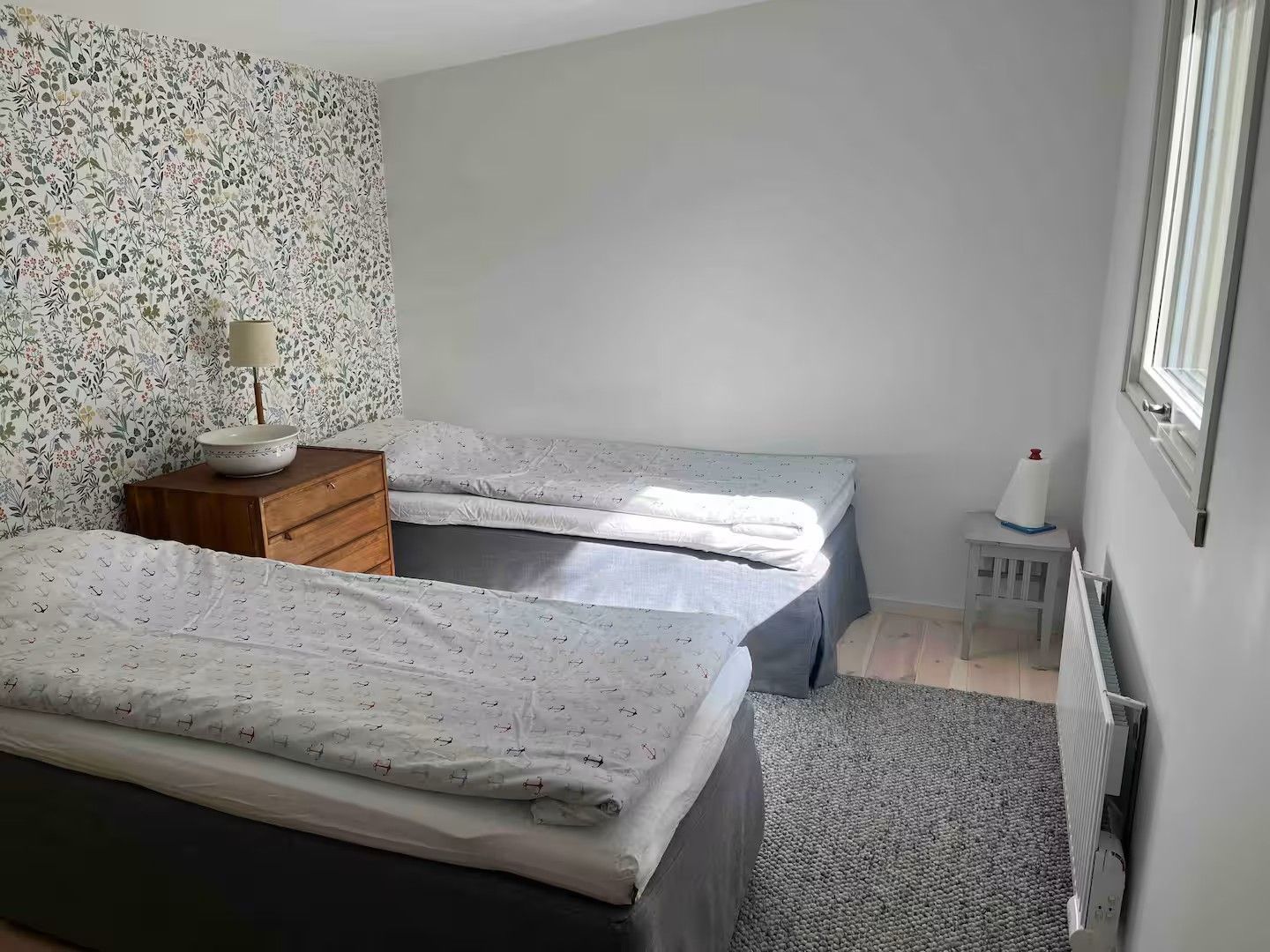 Modern och mysig stuga i skogen – bild 16 av 21