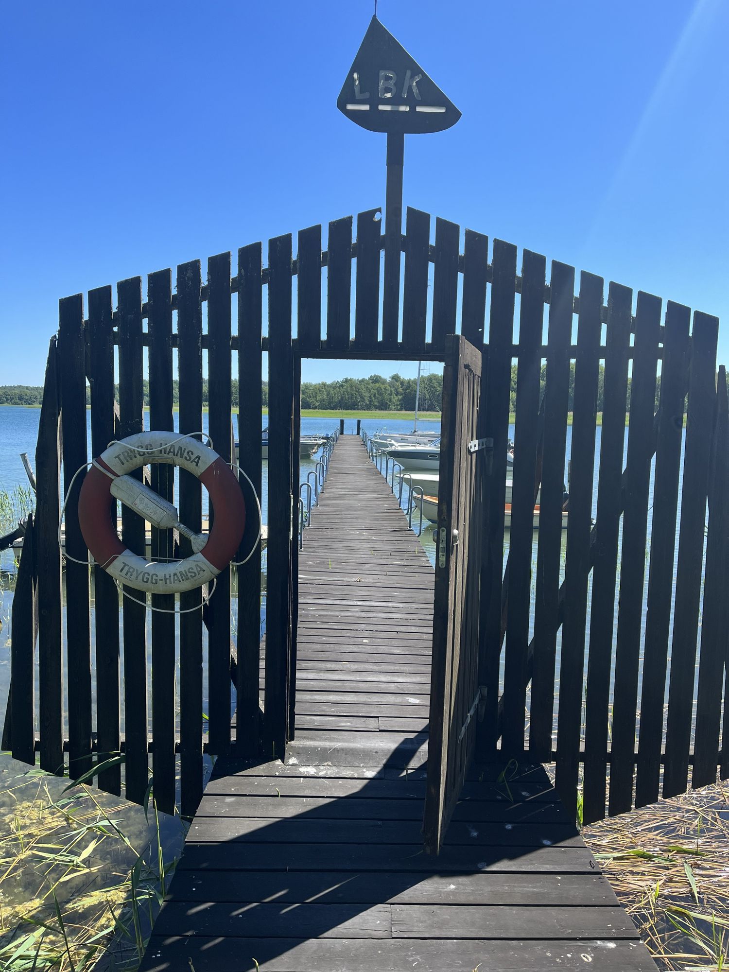 Modern och mysig stuga i skogen – bild 20 av 21