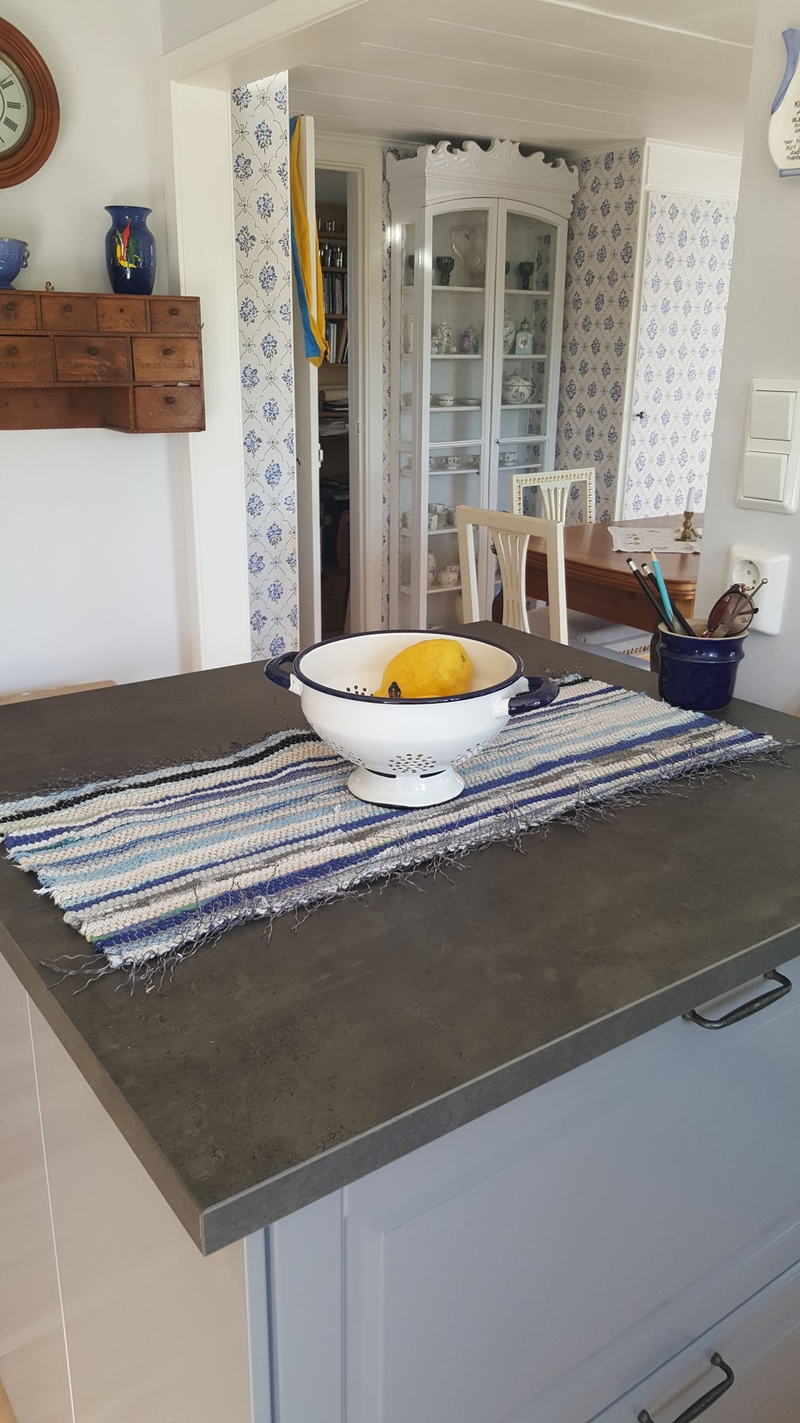 Unikt läge, charmigt renoverat hus – bild 9 av 24