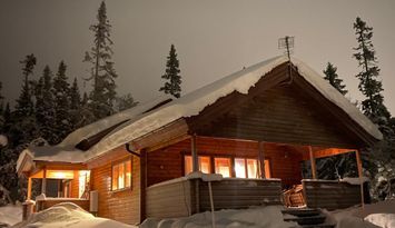 Pleasant Cabin near Skicenter with Epic Outlook
