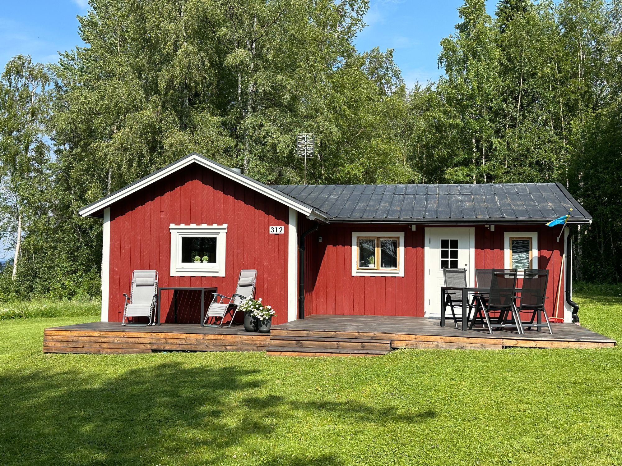 Stuga vid Storsjöns strand