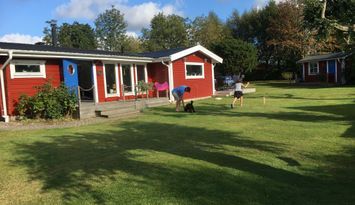 Mysig och fräsch stuga med insynsskyddad tomt
