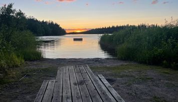 Modern & sjönära stuga