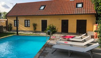 Nyrenoverat Gårdshus med pool nära Visby